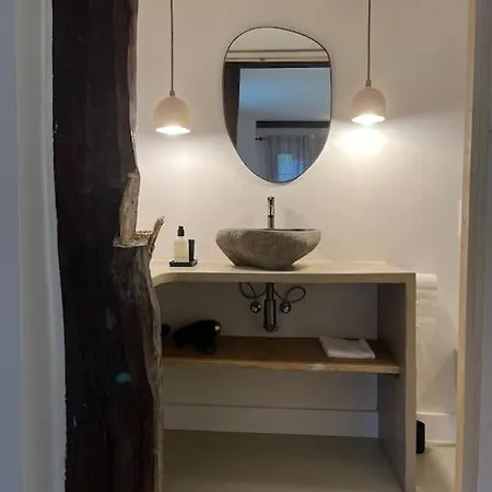 Woods-hottub & Ac * לה רושה - אן - ארדן