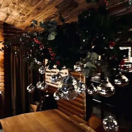 Woods-hottub & Ac * לה רושה - אן - ארדן