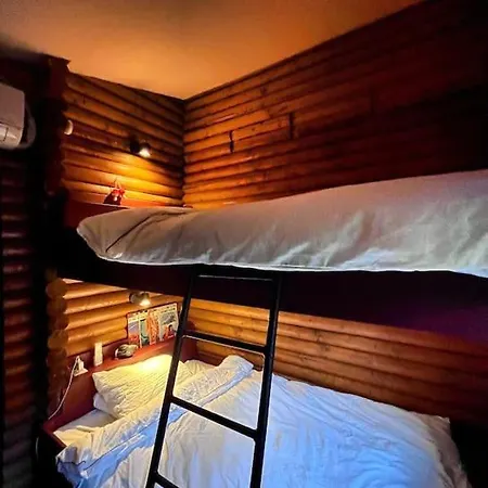 Woods-hottub & Ac בקתה