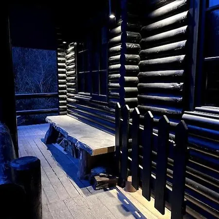 Woods-hottub & Ac * לה רושה - אן - ארדן