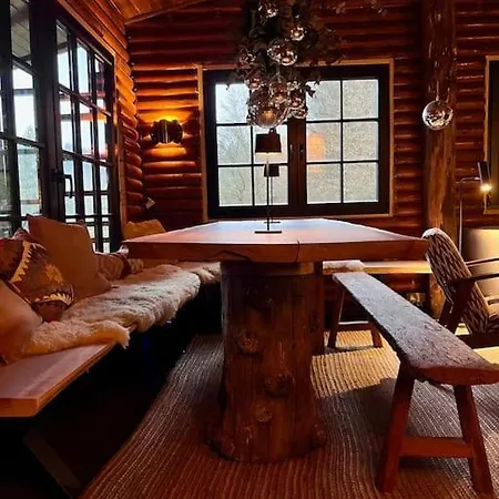 Woods-hottub & Ac בקתה