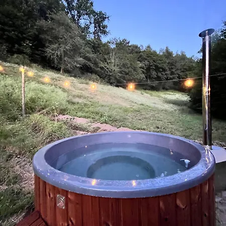 Woods-hottub & Ac * לה רושה - אן - ארדן